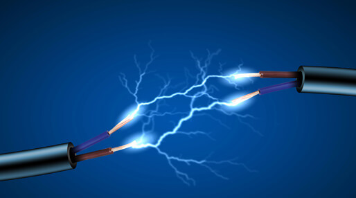 etincelle bleu electricité et l'eau
